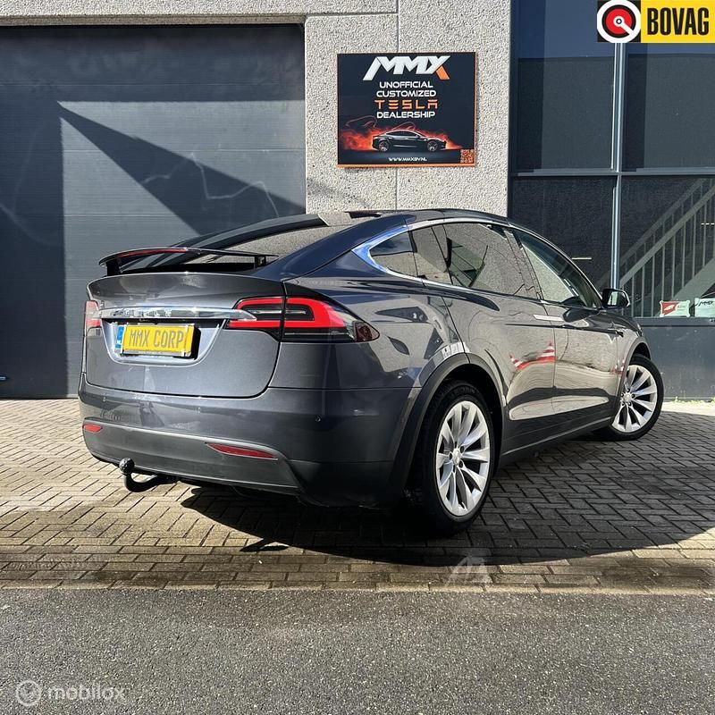 Grijs Occasion 2024 Tesla Model X SUV | € 35.890 - Afbeelding 1/4