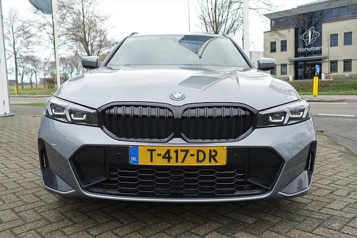 Occasion BMW 320e M Sport 2023 Grijs (metallic) Stationwagen