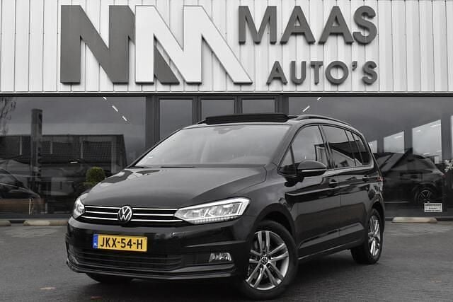 Zwart Gebruikt 2023 VW Touran Business MPV | € 37.450 (Iets duurder) - Afbeelding 1/4