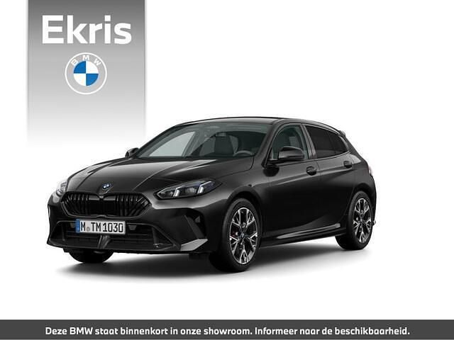 Zwart Nieuw 2025 BMW 120 M Sport Hatchback | € 51.744 (Goede deal) - Afbeelding 1/3