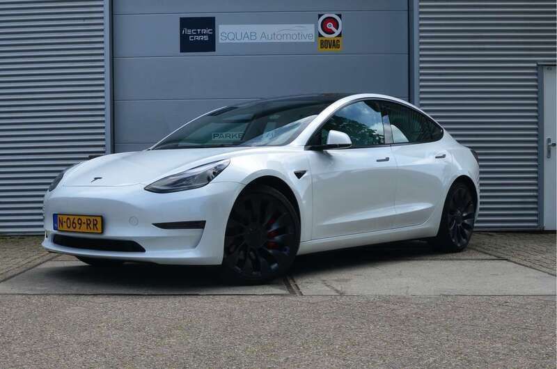 Wit Gebruikt 2021 Tesla Model 3 Performance Sedan | € 32.999 (Eerlijke prijs) - Afbeelding 1/4