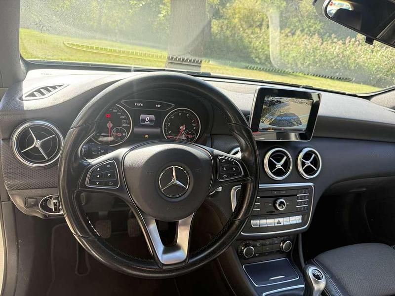 Wit Gebruikt 2015 Mercedes A160 Prestige Stationwagen | € 10.000 (Goede deal) - Afbeelding 1/4