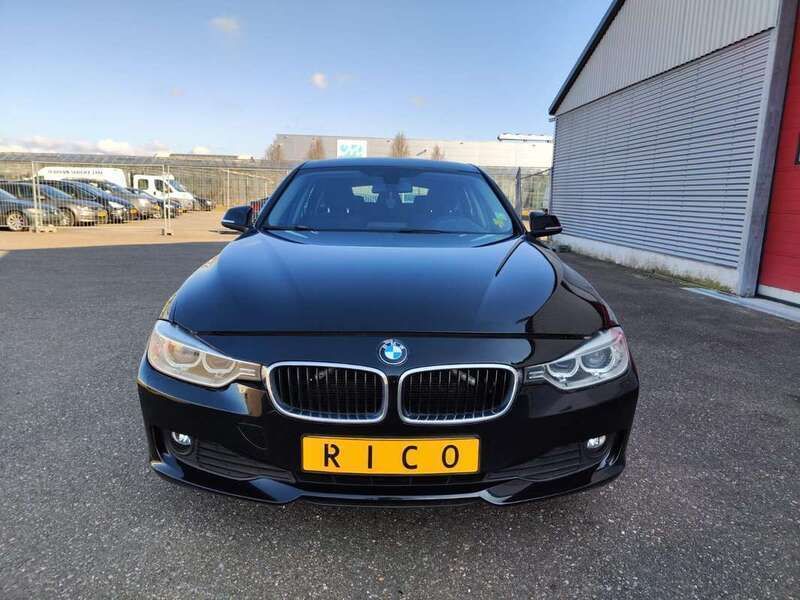 Zwart Gebruikt 2013 BMW 320 Stationwagen | € 3.950 - Afbeelding 1/2
