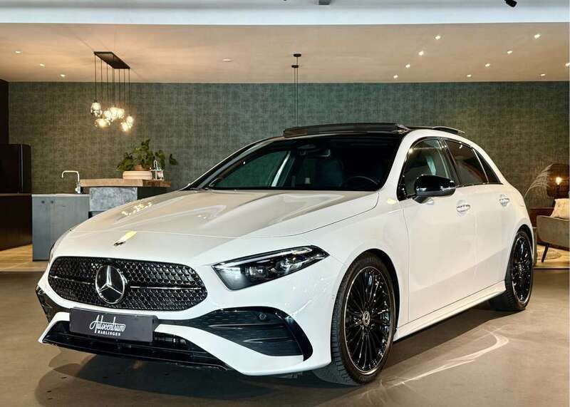 Wit Gebruikt 2023 Mercedes A180 AMG line Hatchback | € 38.950 (Eerlijke prijs) - Afbeelding 1/4