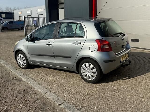 Occasion Toyota Yaris Sol 87 PK (63 kW) 2007 Grijs Hatchback