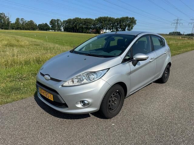 Grijs Gebruikt 2009 Ford Fiesta Titanium Hatchback | € 2.495 (Super prijs) - Afbeelding 1/4