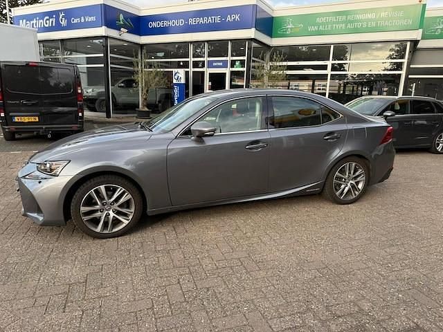 Occasion Lexus IS300h 2019 Beige (metallic) Sedan