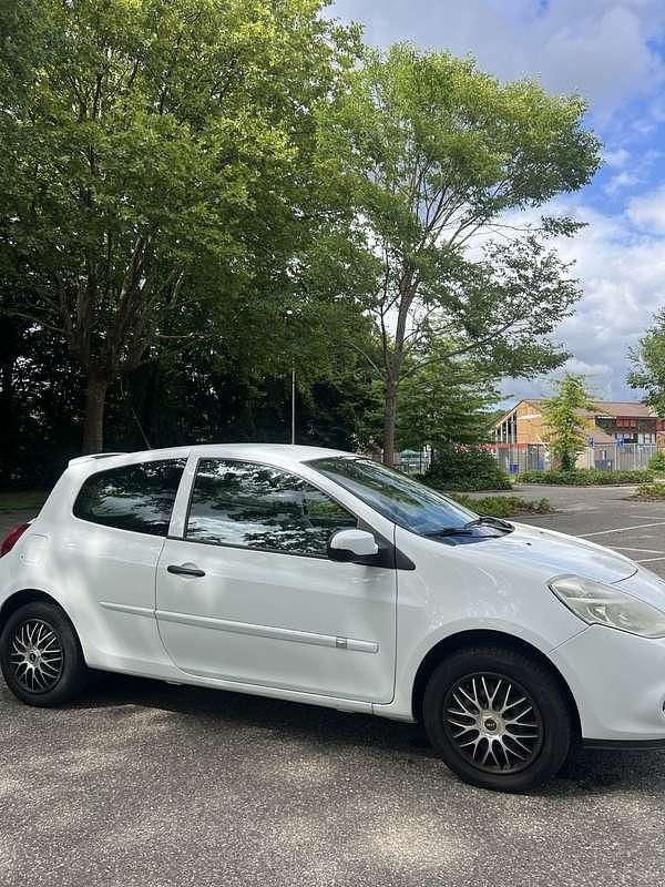 Occasion Renault Clio II 75 PK (55 kW) 2009 Wit Hatchback