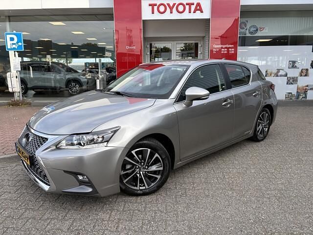 Grijs Gebruikt 2018 Lexus CT200h Business Edition Hatchback | € 17.995 (Eerlijke prijs) - Afbeelding 1/4