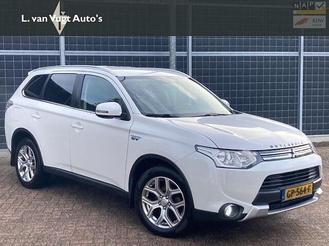 Wit Gebruikt 2015 Mitsubishi Outlander Edition SUV | € 10.950 - Afbeelding 1/4