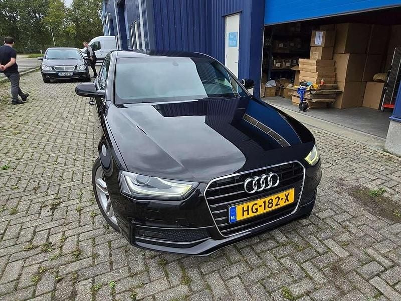 Zwart Occasion 2015 Audi A4 Sedan | € 12.450 (Eerlijke prijs) - Afbeelding 1/4