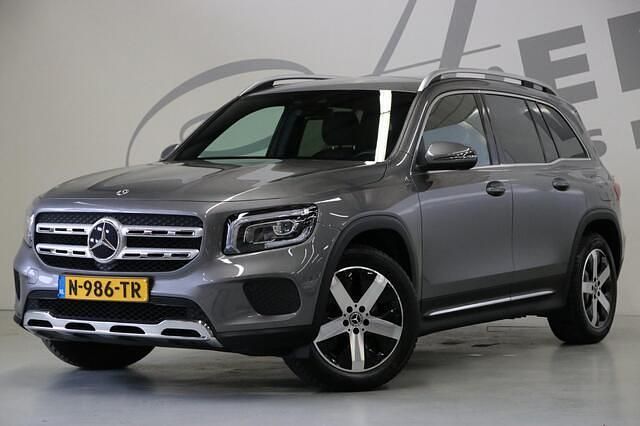 Grijs Occasion 2022 Mercedes GLB180 Business SUV | € 28.950 (Super prijs) - Afbeelding 1/4