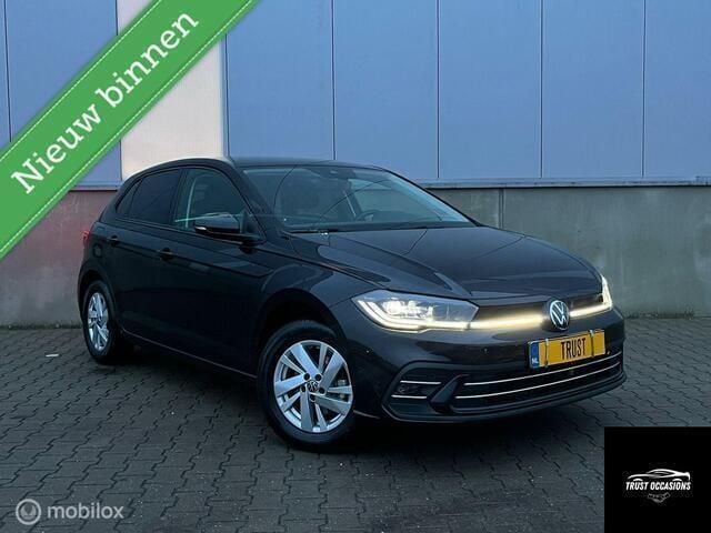Zwart Gebruikt 2023 VW Polo R-line Hatchback | € 23.995 (Eerlijke prijs) - Afbeelding 1/4