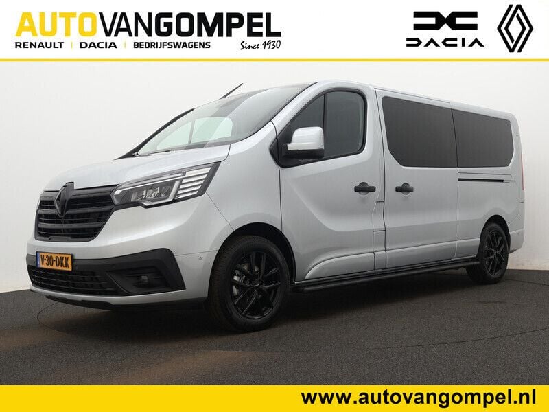 Grijs Gebruikt 2024 Renault Trafic Black Edition Van | € 42.940 - Afbeelding 1/4