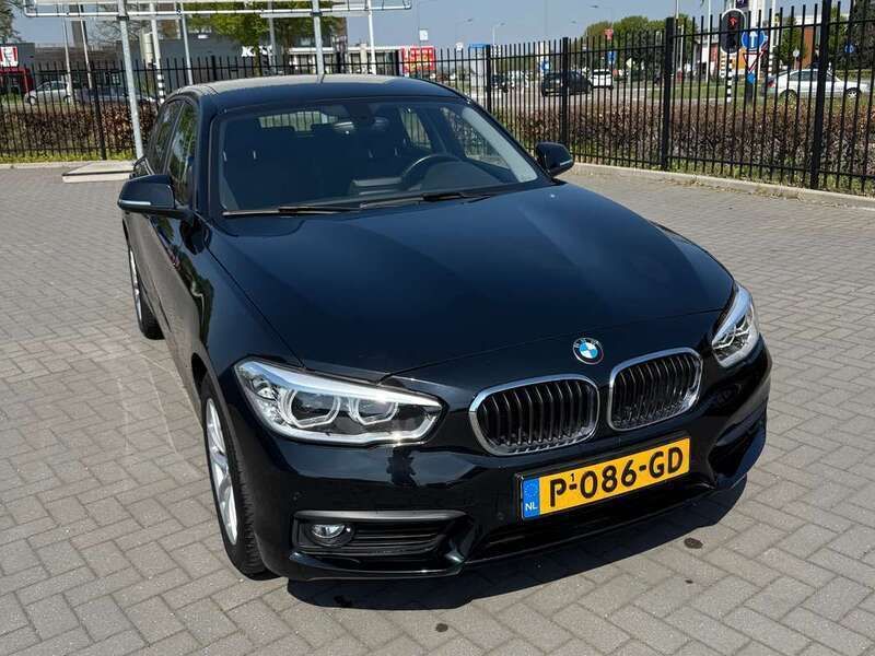 Zwart Gebruikt 2018 BMW 116 Hatchback | € 13.990 (Eerlijke prijs) - Afbeelding 1/4