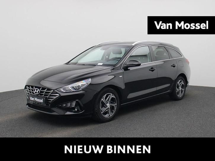 Zwart Gebruikt 2022 Hyundai i30 Comfort Stationwagen | € 19.945 (Goede deal) - Afbeelding 1/3