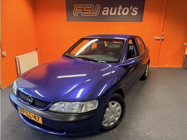 Blauw Gebruikt 1996 Opel Vectra Sedan | € 2.450 - Afbeelding 1/4