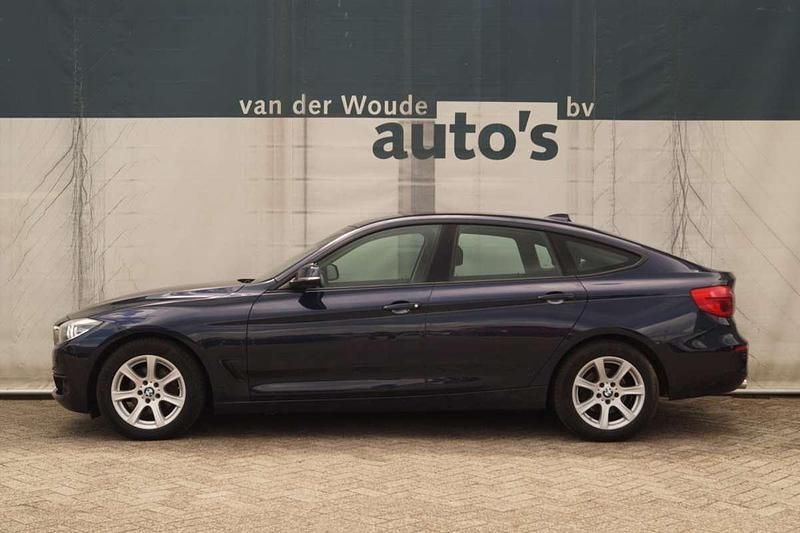 Blauw Gebruikt 2017 BMW 320 Gran Turismo Executive Sedan | € 16.900 (Iets duurder) - Afbeelding 1/4