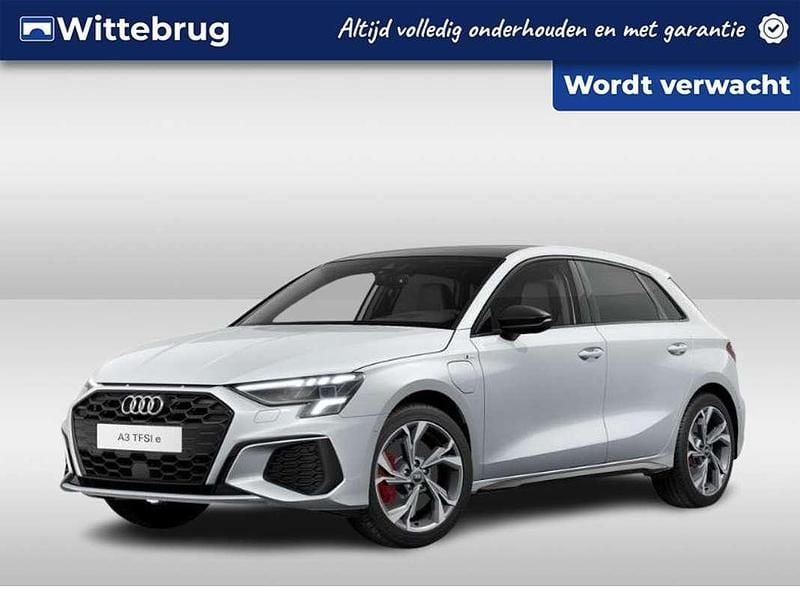 Wit Gebruikt 2023 Audi A3 Sportback e-tron S-Line Sedan | € 37.950 (Eerlijke prijs) - Afbeelding 1/3