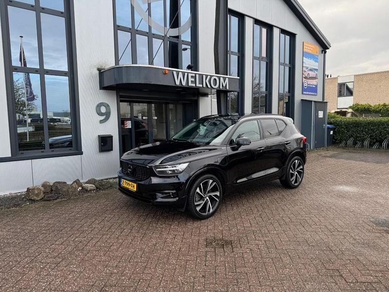 Zwart Occasion 2021 Volvo XC40 SUV | € 31.690 (Goede deal) - Afbeelding 1/4
