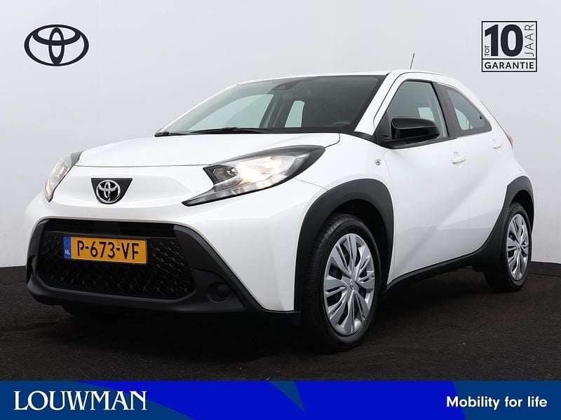 Wit Occasion 2022 Toyota Aygo X Play SUV | € 17.920 (Eerlijke prijs) - Afbeelding 1/4