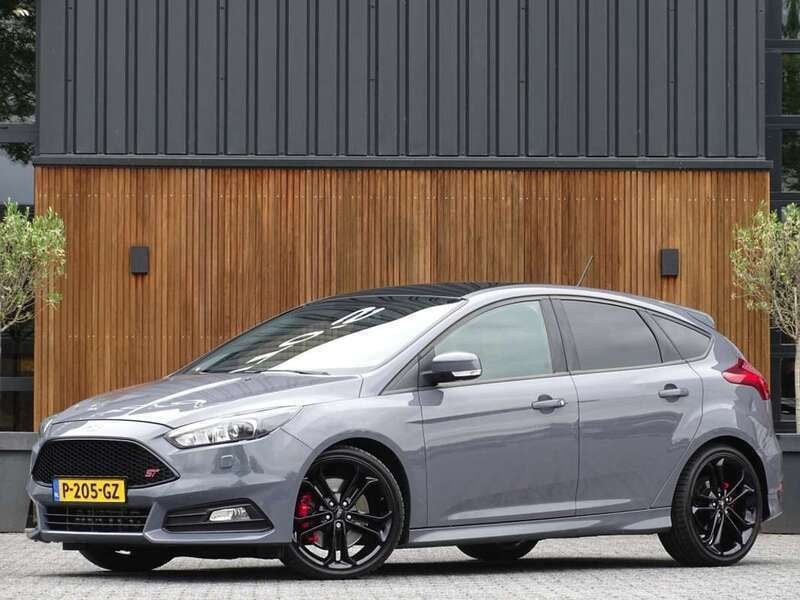 Grijs Gebruikt 2017 Ford Focus ST Hatchback | € 19.995 (Eerlijke prijs) - Afbeelding 1/4