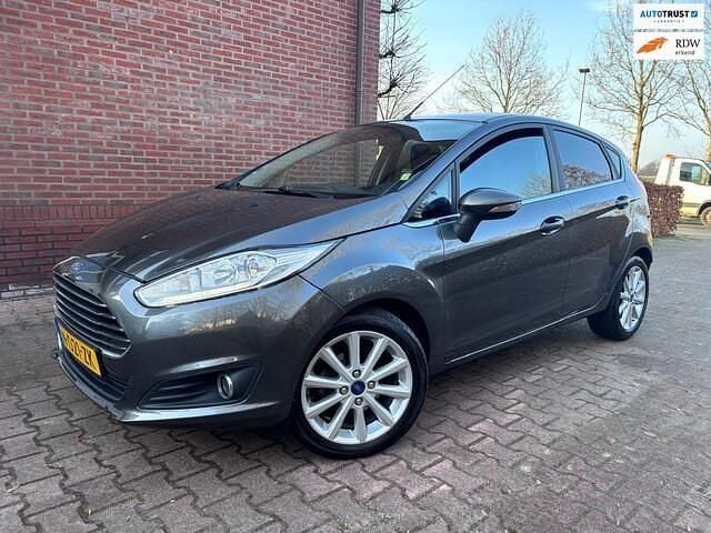 Grijs Occasion 2017 Ford Fiesta Titanium Hatchback | € 5.999 (Goede deal) - Afbeelding 1/4