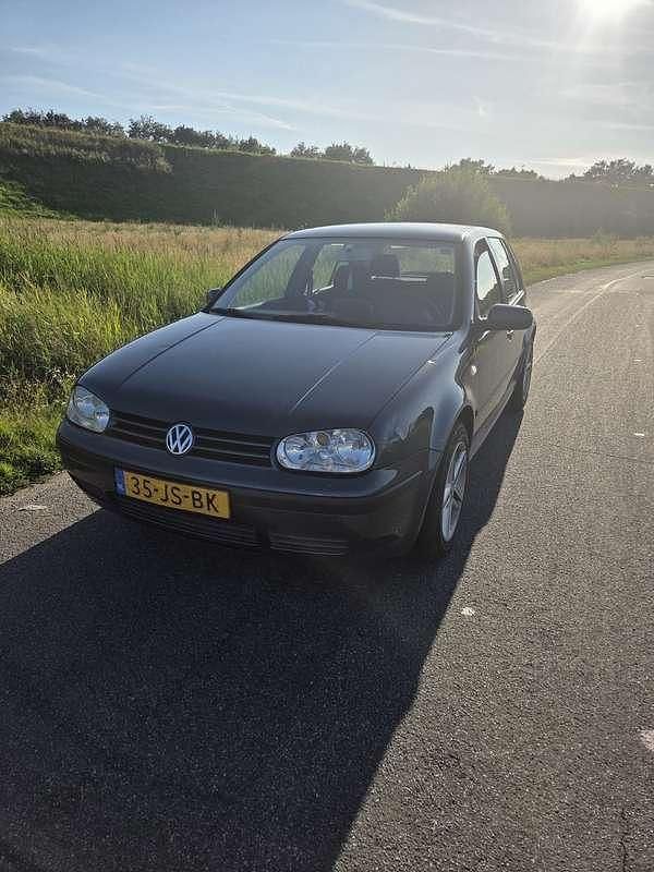 Grijs Gebruikt 2002 VW Golf IV Hatchback | € 1.300 (Goede deal) - Afbeelding 1/4