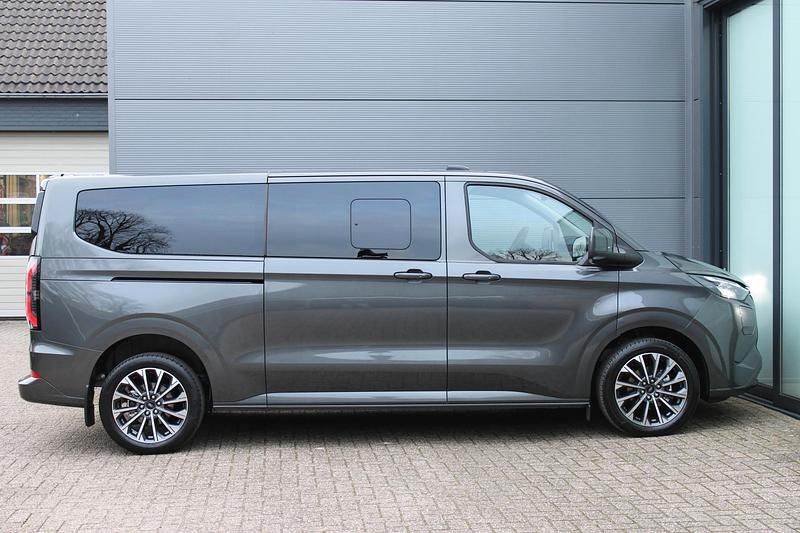 Nieuw Ford Tourneo Titanium X 2026 Grijs Van