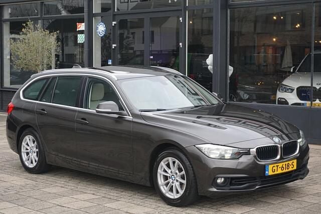 Bruin Gebruikt 2015 BMW 318 Basis Stationwagen | € 14.480 (Eerlijke prijs) - Afbeelding 1/4
