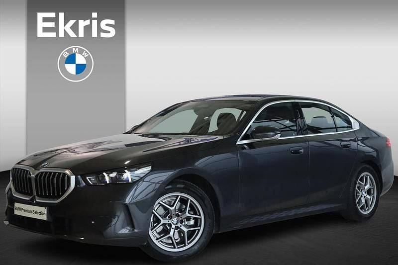 Grijs Occasion 2024 BMW 520 Sedan | € 47.500 (Goede deal) - Afbeelding 1/4