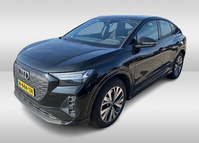 Zwart (metallic) Occasion 2021 Audi Q4 Sportback e-tron Advanced SUV | € 22.999 (Eerlijke prijs) - Afbeelding 1/4