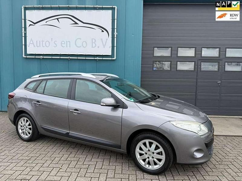 Grijs Gebruikt 2010 Renault Mégane GrandTour Expression Stationwagen | € 3.650 (Eerlijke prijs) - Afbeelding 1/4