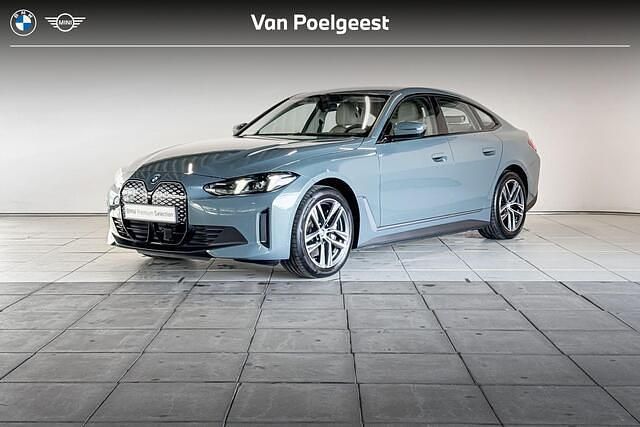 Groen Gebruikt 2024 BMW i4 Shadowline Sedan | € 43.495 (Goede deal) - Afbeelding 1/4