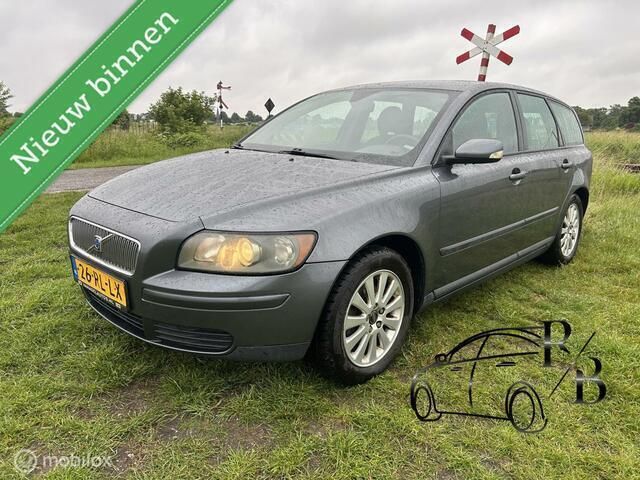 Grijs, metallic lak Gebruikt 2005 Volvo V50 Kinetic Stationwagen | € 1.999 (Goede deal) - Afbeelding 1/4
