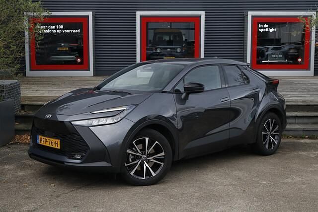 Grijs Occasion 2025 Toyota C-HR SUV | € 35.900 (Super prijs) - Afbeelding 1/4