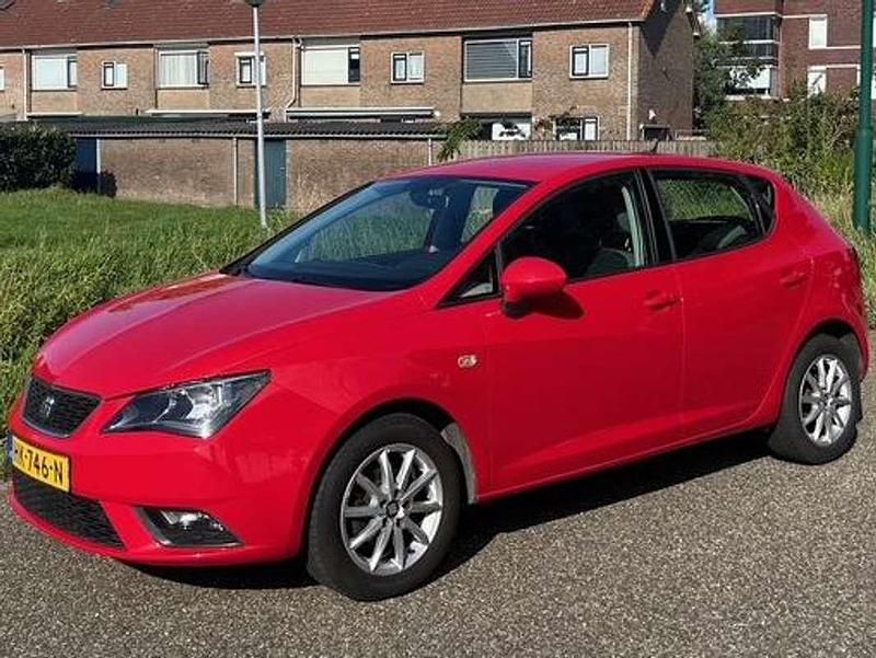 Rood Gebruikt 2015 Seat Ibiza CONNECT Hatchback | € 7.750 (Goede deal) - Afbeelding 1/4