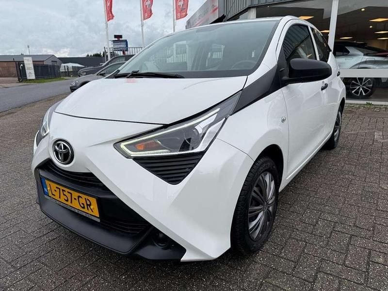 Wit Occasion 2021 Toyota Aygo Hatchback | € 9.495 (Goede deal) - Afbeelding 1/4