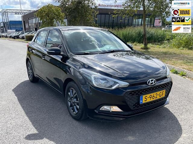 Zwart, metallic lak Gebruikt 2017 Hyundai i20 Comfort Hatchback | € 8.950 (Goede deal) - Afbeelding 1/4