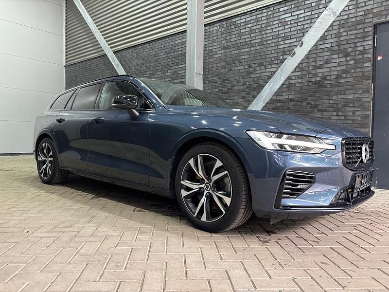 Blauw Gebruikt 2021 Volvo V60 R-Design Stationwagen | € 39.800 (Duur) - Afbeelding 1/1