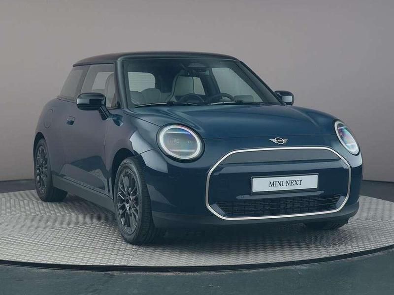 Occasion Mini Cooper Favoured 135 kW (184 PK) 2025 Blauw Hatchback