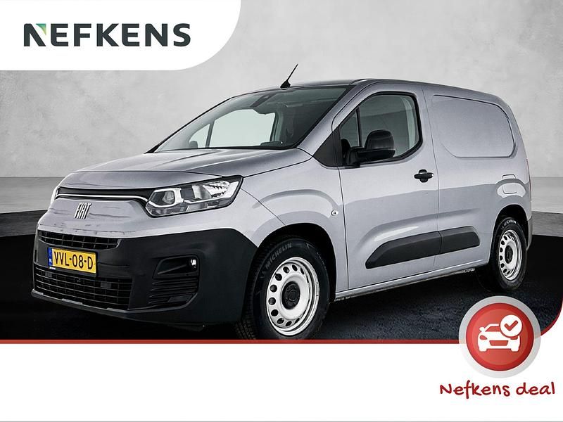Grijs Gebruikt 2023 Fiat e-Doblò MPV | € 18.900 - Afbeelding 1/4