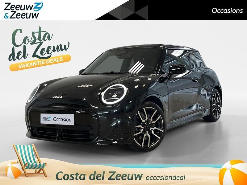 Zwart Gebruikt 2025 Mini Cooper Hatchback | € 33.950 - Afbeelding 1/4