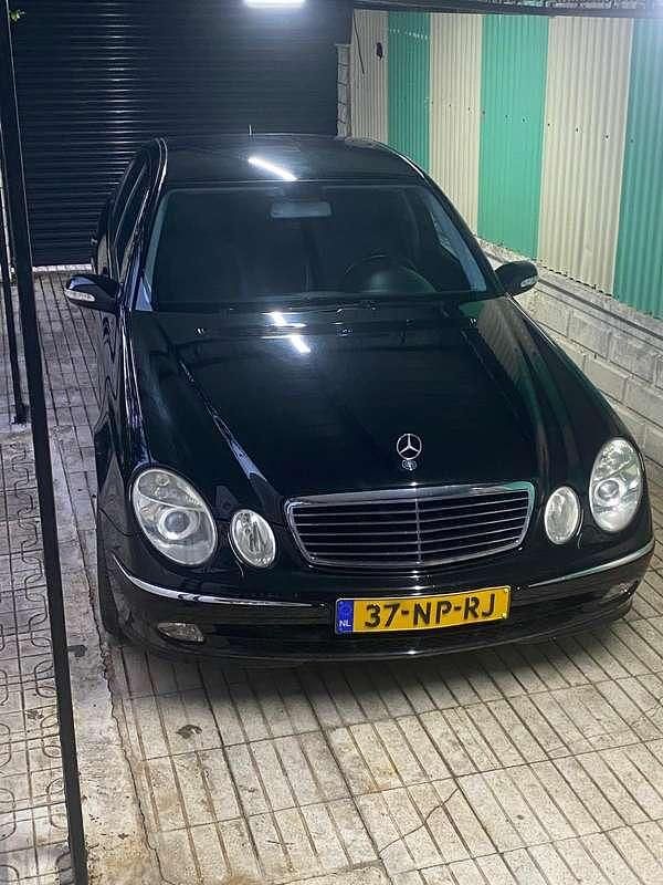 Zwart Gebruikt 2004 Mercedes E220 Avantgarde Sedan | € 5.950 (Duur) - Afbeelding 1/4