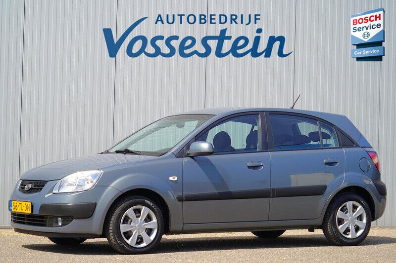 Grijs Gebruikt 2006 Kia Rio Hatchback | € 2.950 (Iets duurder) - Afbeelding 1/4