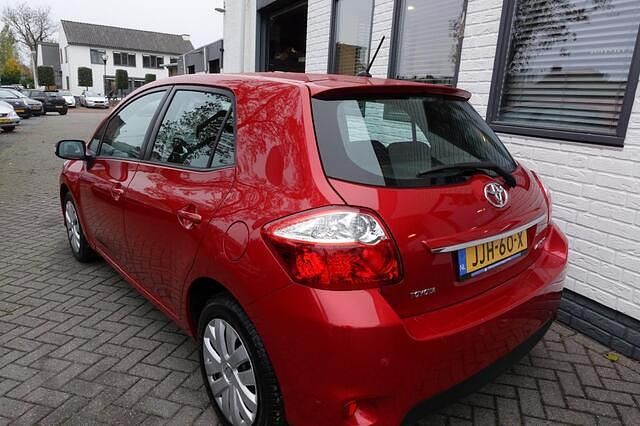 Occasion Toyota Auris Comfort 132 PK (97 kW) 2011 Rood Hatchback