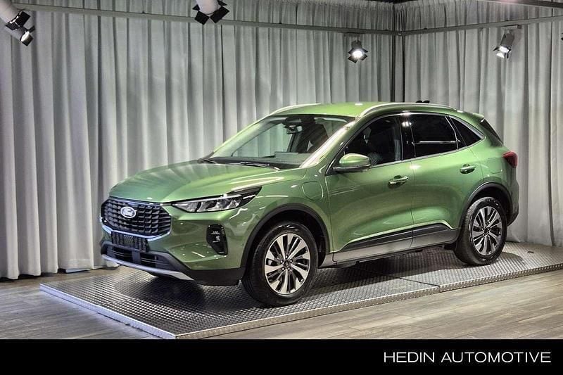Groen Nieuw 2025 Ford Kuga Titanium SUV | € 40.340 (Super prijs) - Afbeelding 1/4