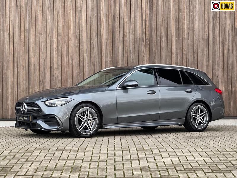 Grijs Gebruikt 2022 Mercedes C180 AMG line Stationwagen | € 35.900 (Eerlijke prijs) - Afbeelding 1/4