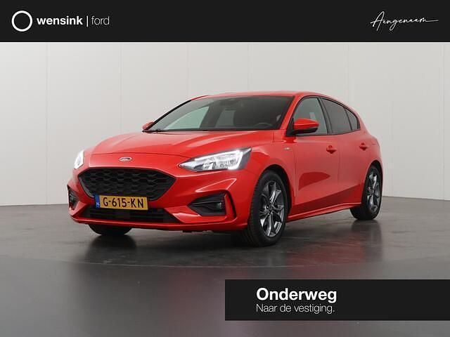 Rood Occasion 2019 Ford Focus Business Edition Hatchback | € 13.935 (Eerlijke prijs) - Afbeelding 1/4