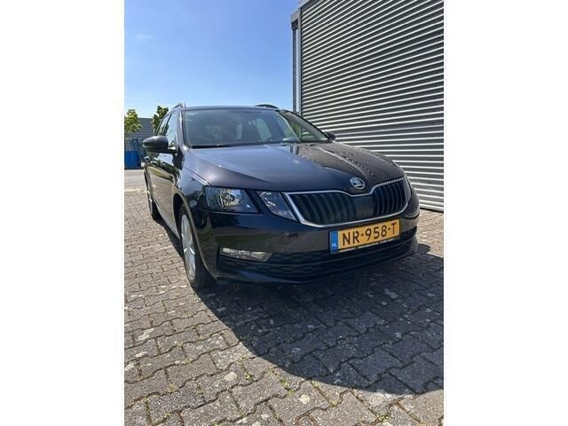Zwart Gebruikt 2017 Skoda Octavia Stationwagen | € 10.900 (Eerlijke prijs) - Afbeelding 1/4